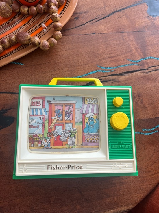 Fisher-Price Other - Fisher-Price Sesame Street Handheld moving tv - Green & Yellow
